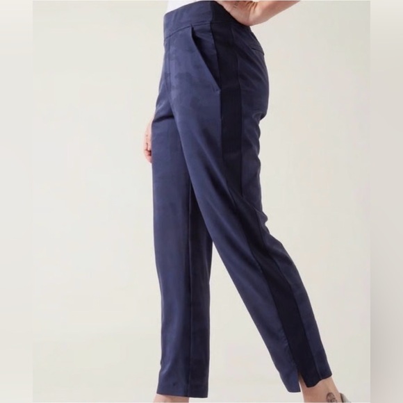 Athleta Brooklyn Ankle Camo Print Pant Plus Size 26 Navy Blue Camo 27.5” Inseam - Picture 2 of 16